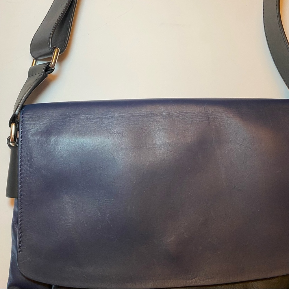 Banana Republic Navy Blue and Black Crossbody MessengerLeather bag. 17 inch drop - Picture 4 of 15